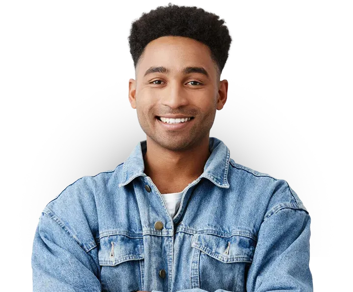 Homem confiante e sorrindo